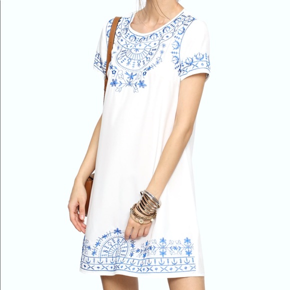 Dresses & Skirts - Close to new condition short sleeve dress